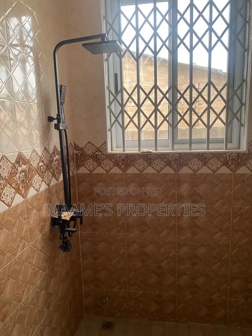 6bdrm House in Ablekuma for sale