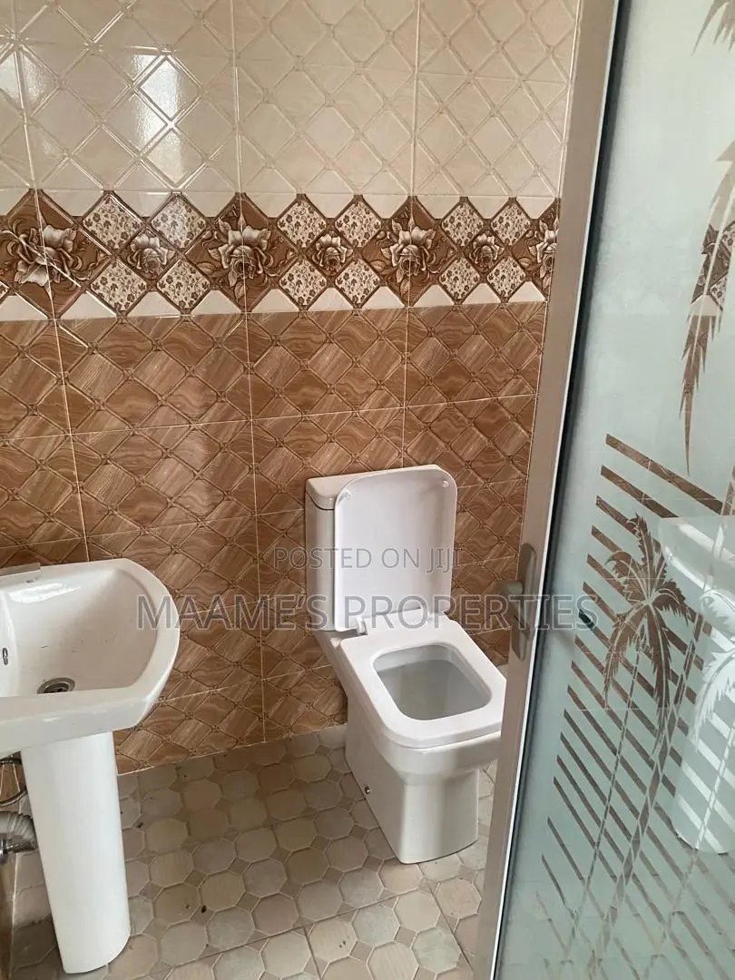 6bdrm House in Ablekuma for sale