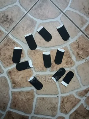 20 Cedis for a Pair. Gaming Gloves
