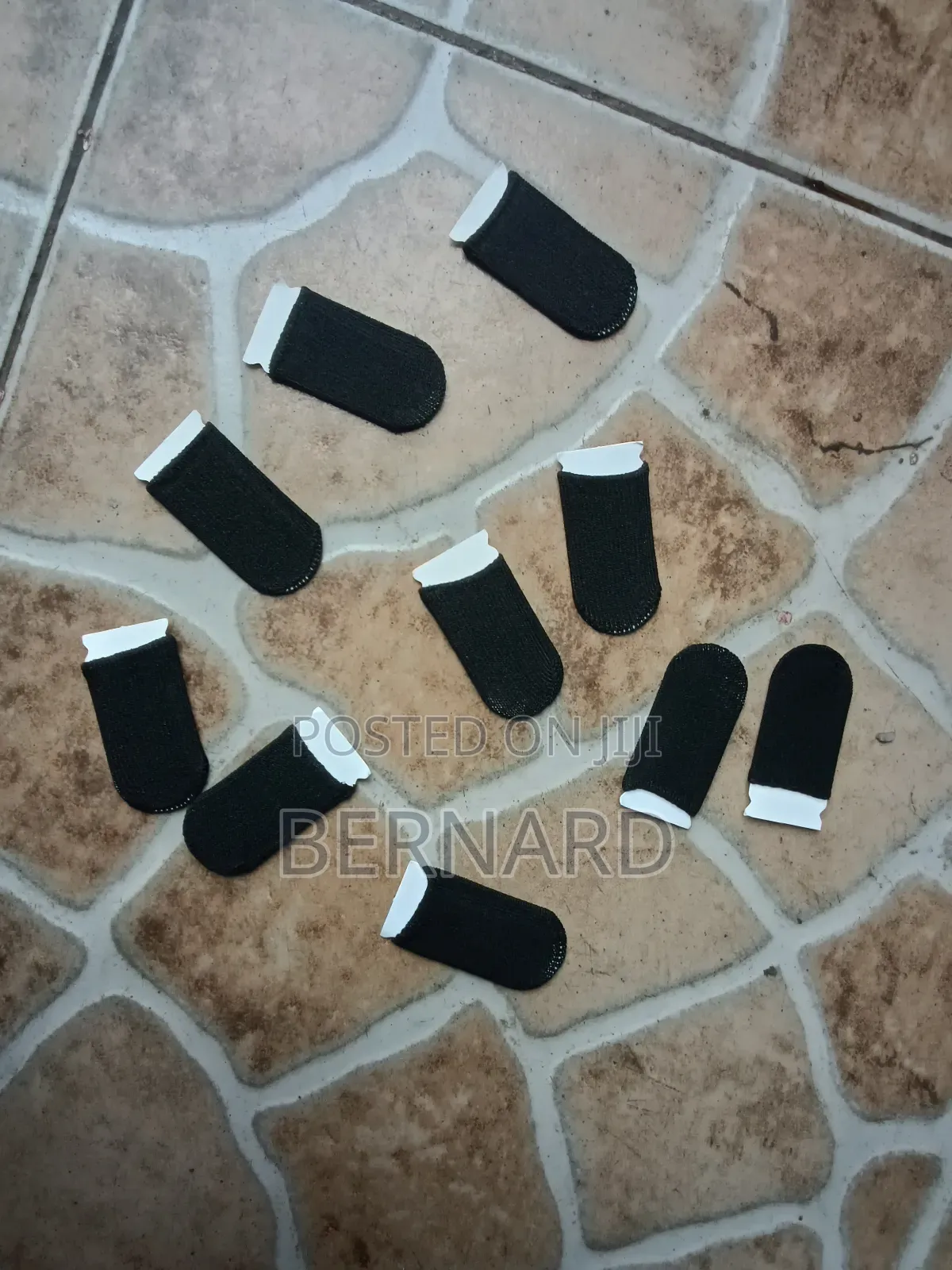 20 Cedis for a Pair. Gaming Gloves