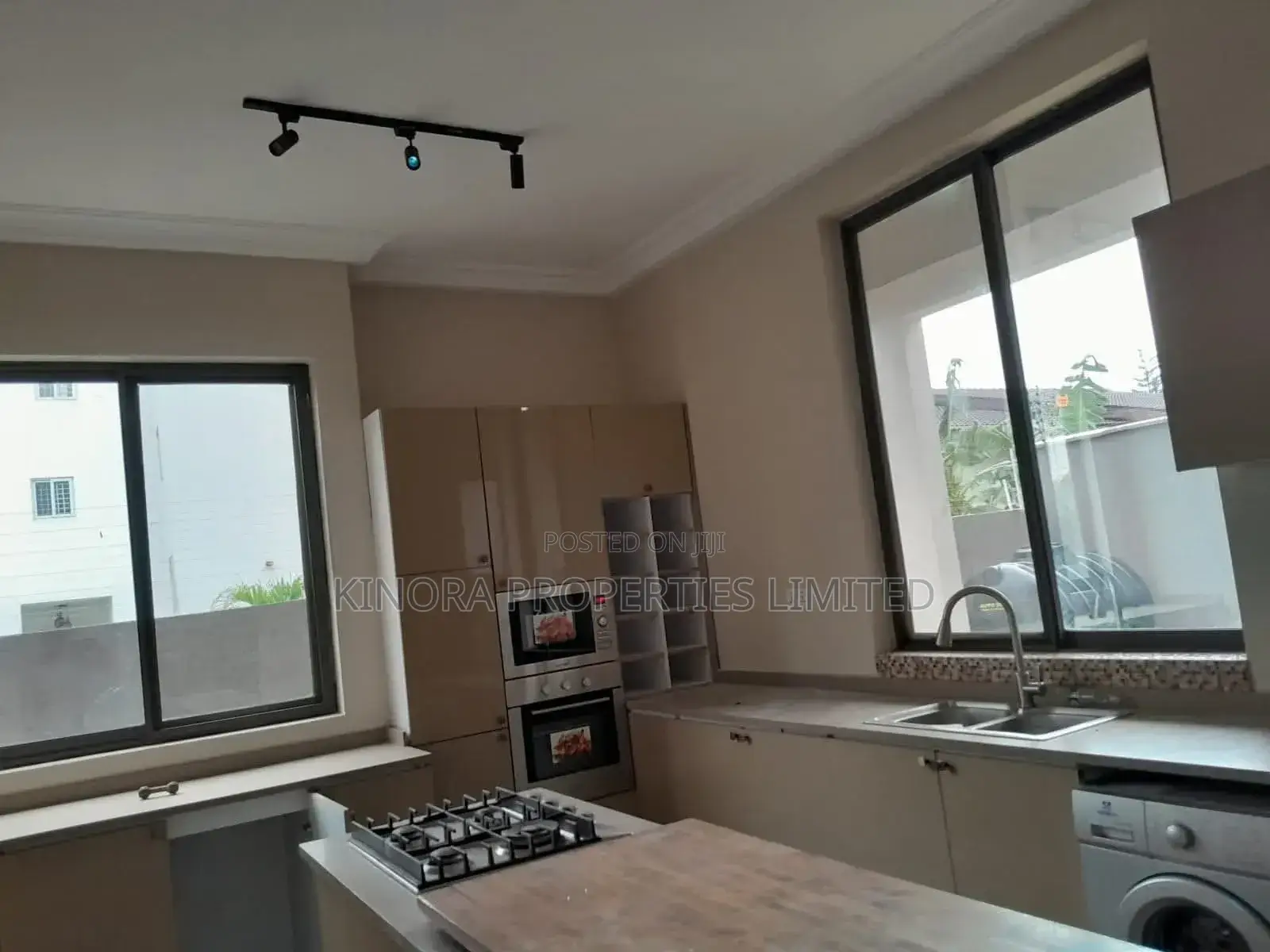 3bdrm Townhouse / Terrace in Adjiganor, Adjiriganor for rent