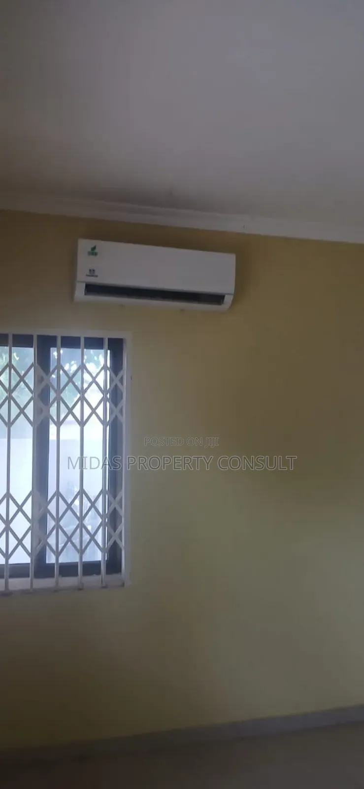 5bdrm House in Community 25, Tema Metropolitan for sale