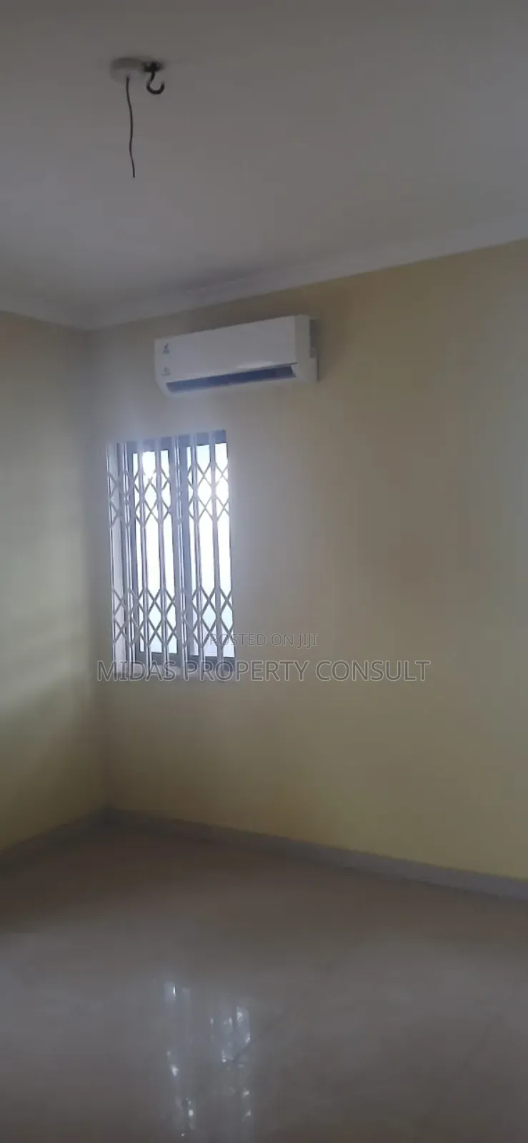 5bdrm House in Community 25, Tema Metropolitan for sale