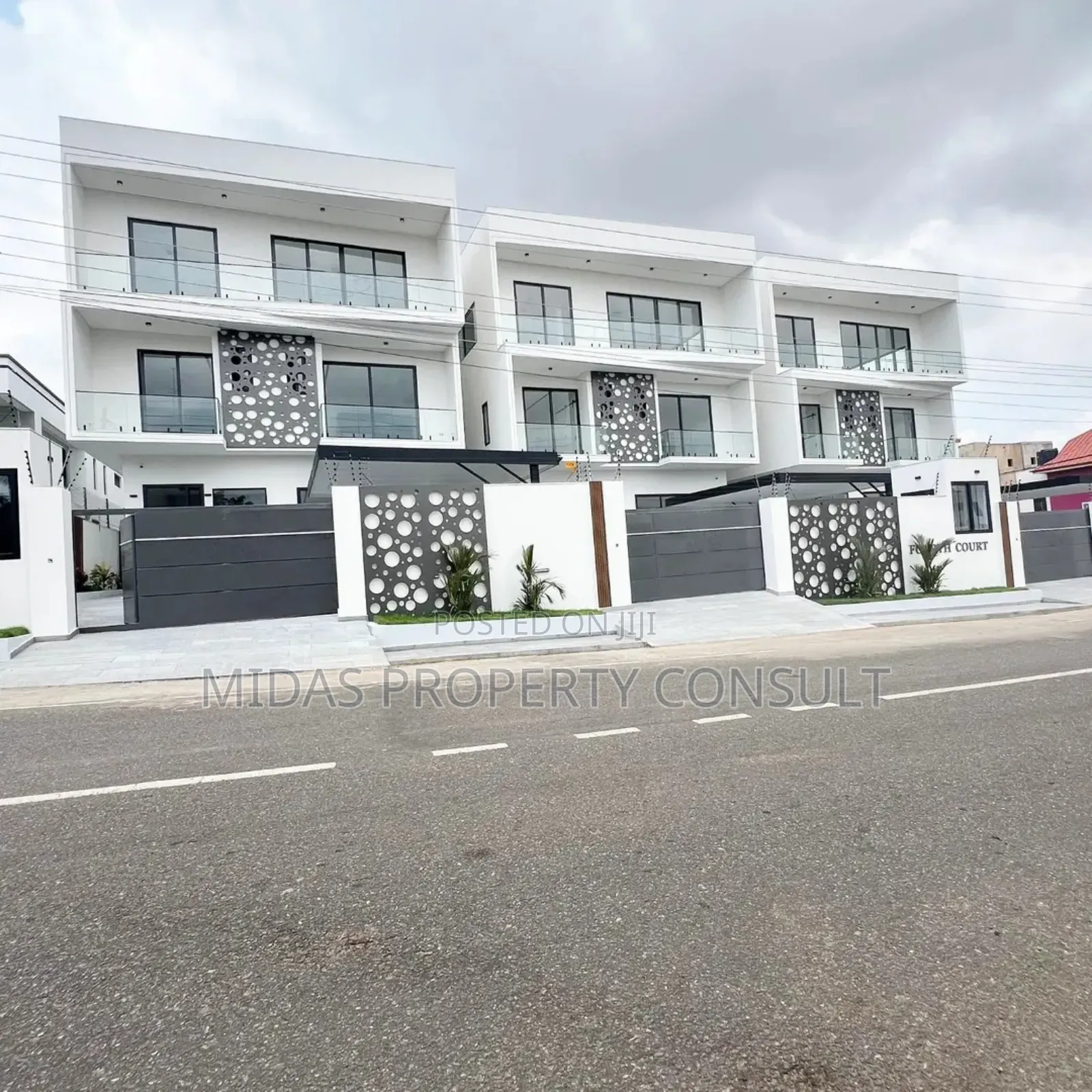 5bdrm House in East Legon for sale