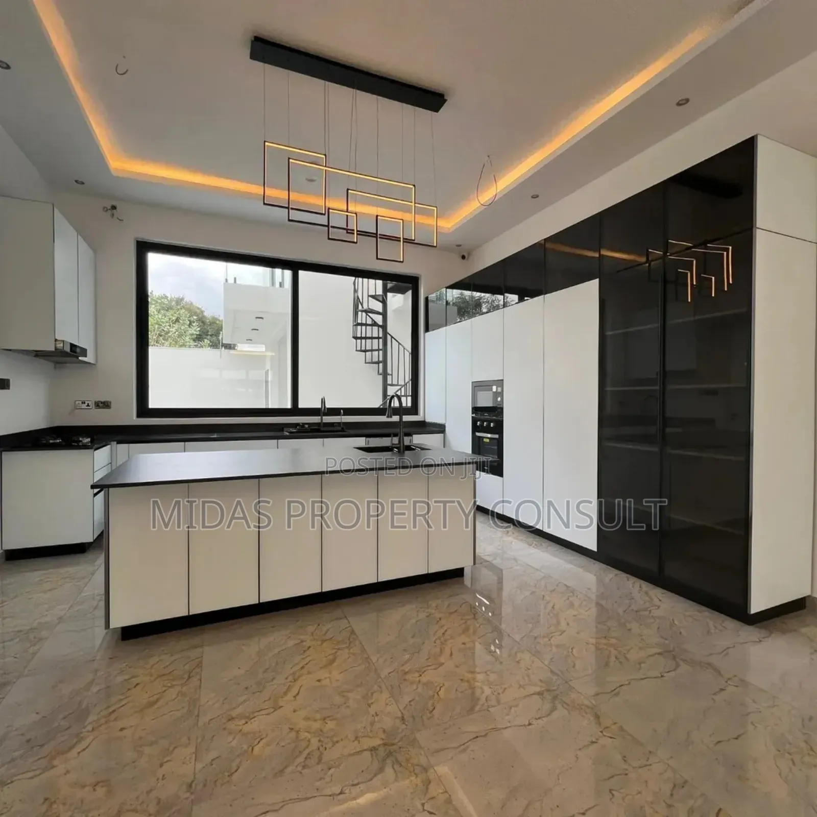 5bdrm House in East Legon for sale