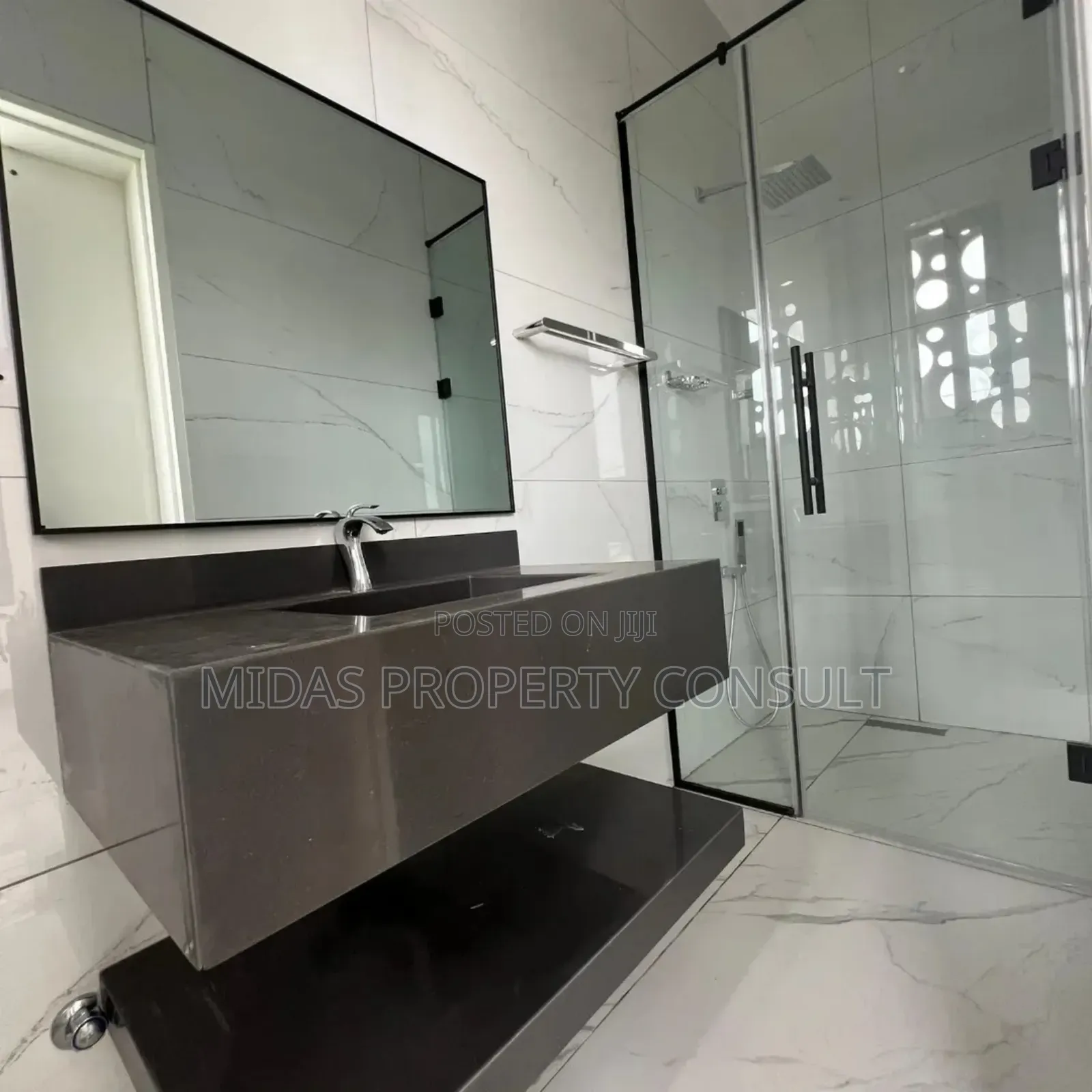 5bdrm House in East Legon for sale