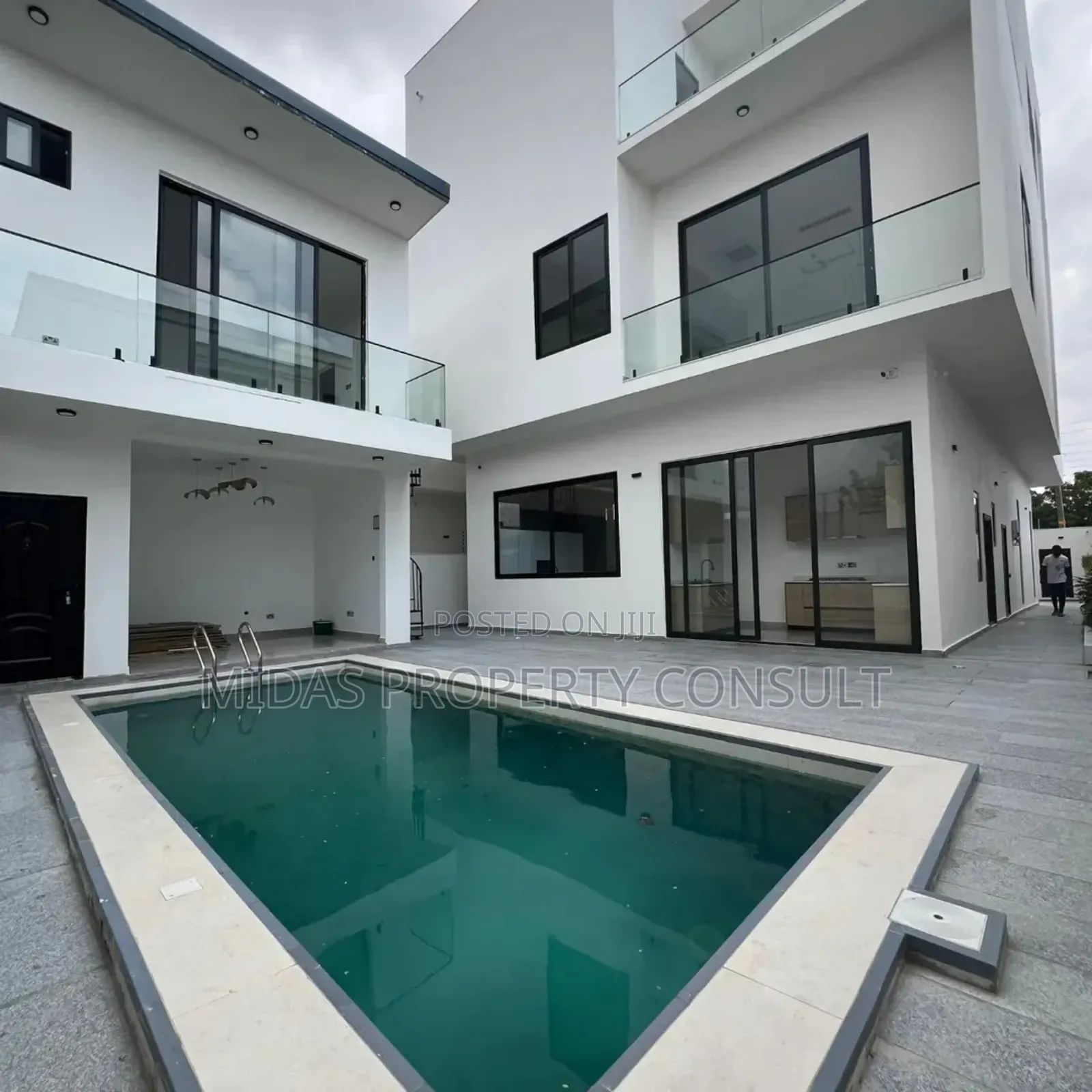 5bdrm House in East Legon for sale