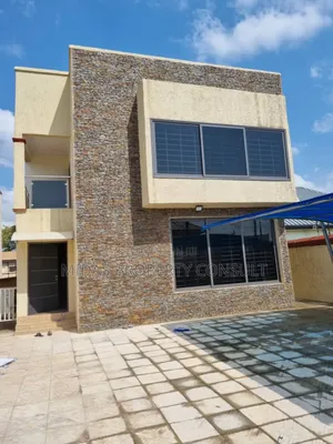 4bdrm House in Community 25, Tema Metropolitan for sale