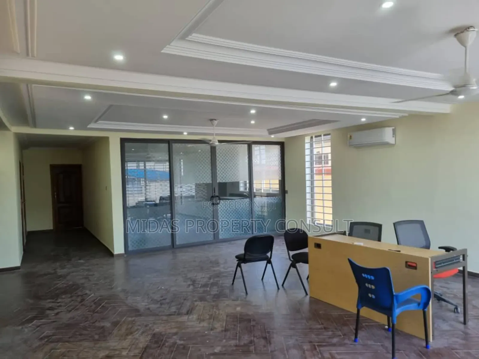 4bdrm House in Community 25, Tema Metropolitan for sale