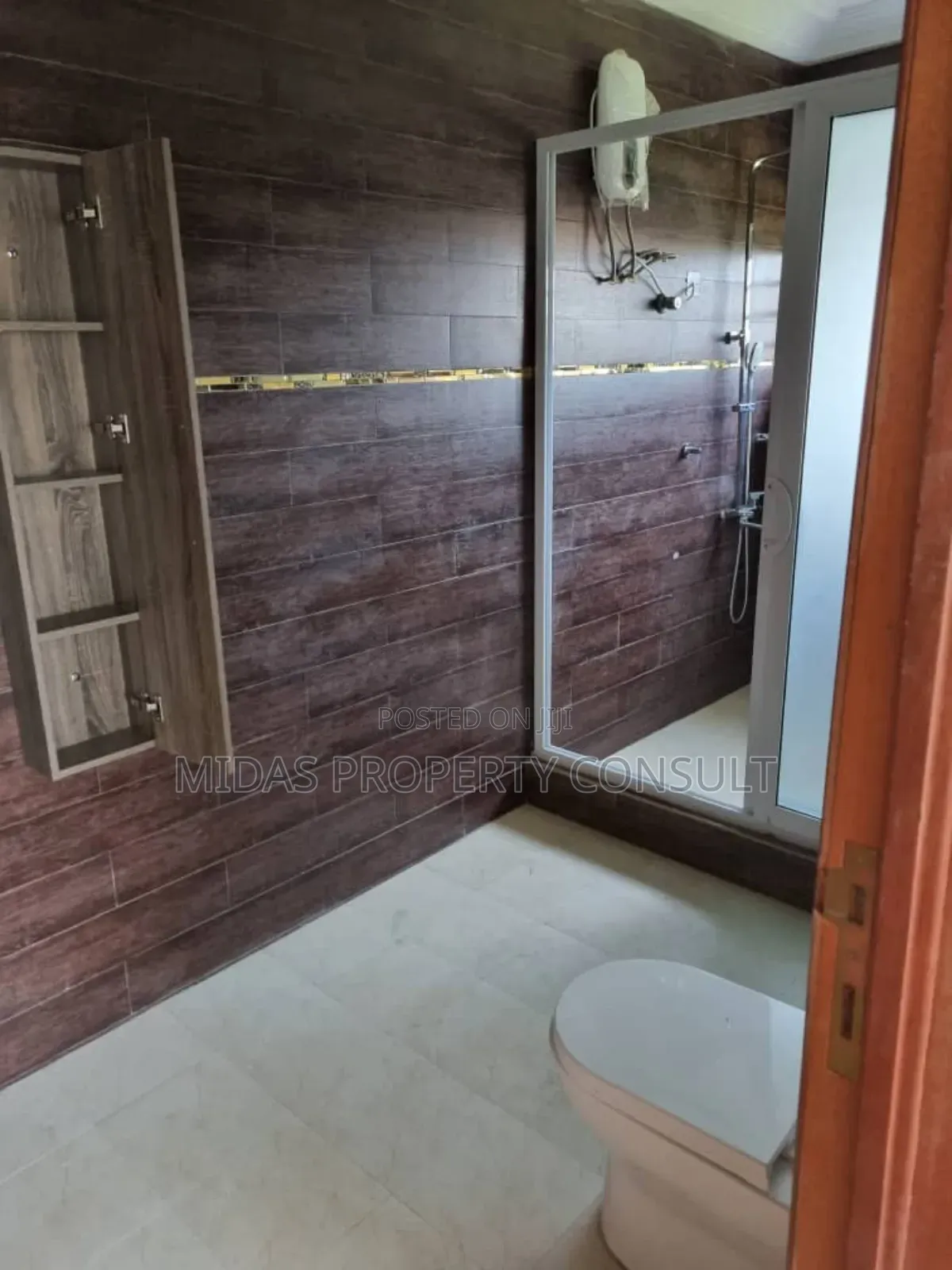 4bdrm House in Community 25, Tema Metropolitan for sale