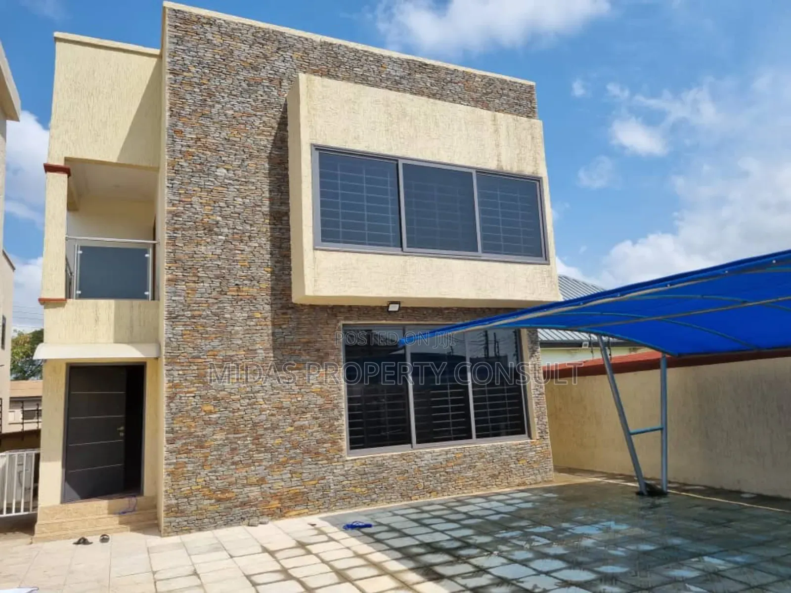 4bdrm House in Community 25, Tema Metropolitan for sale