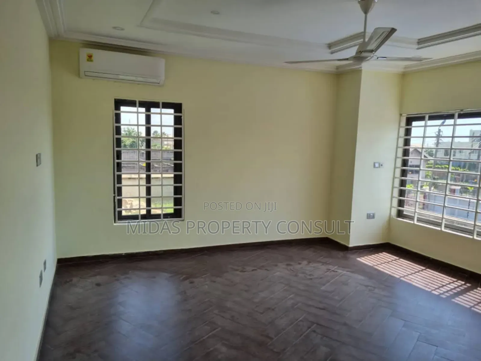 4bdrm House in Community 25, Tema Metropolitan for sale