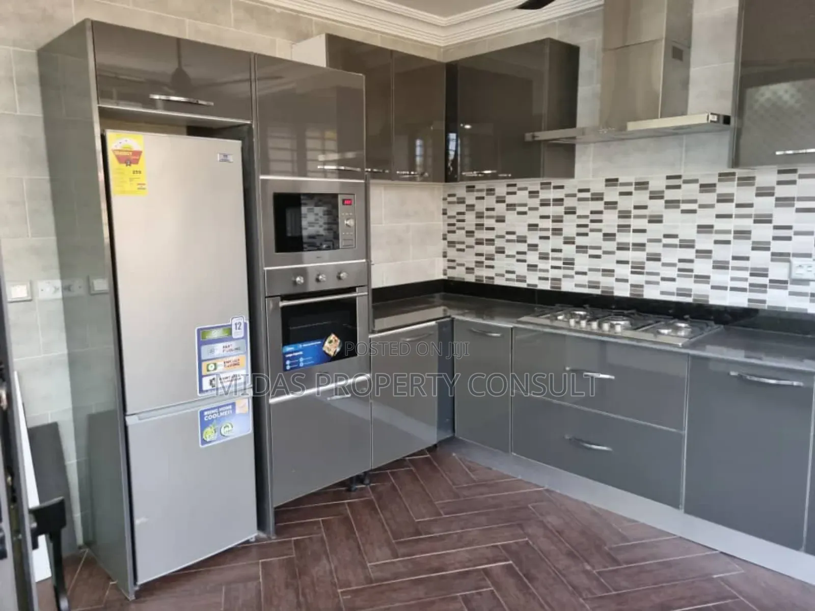 4bdrm House in Community 25, Tema Metropolitan for sale