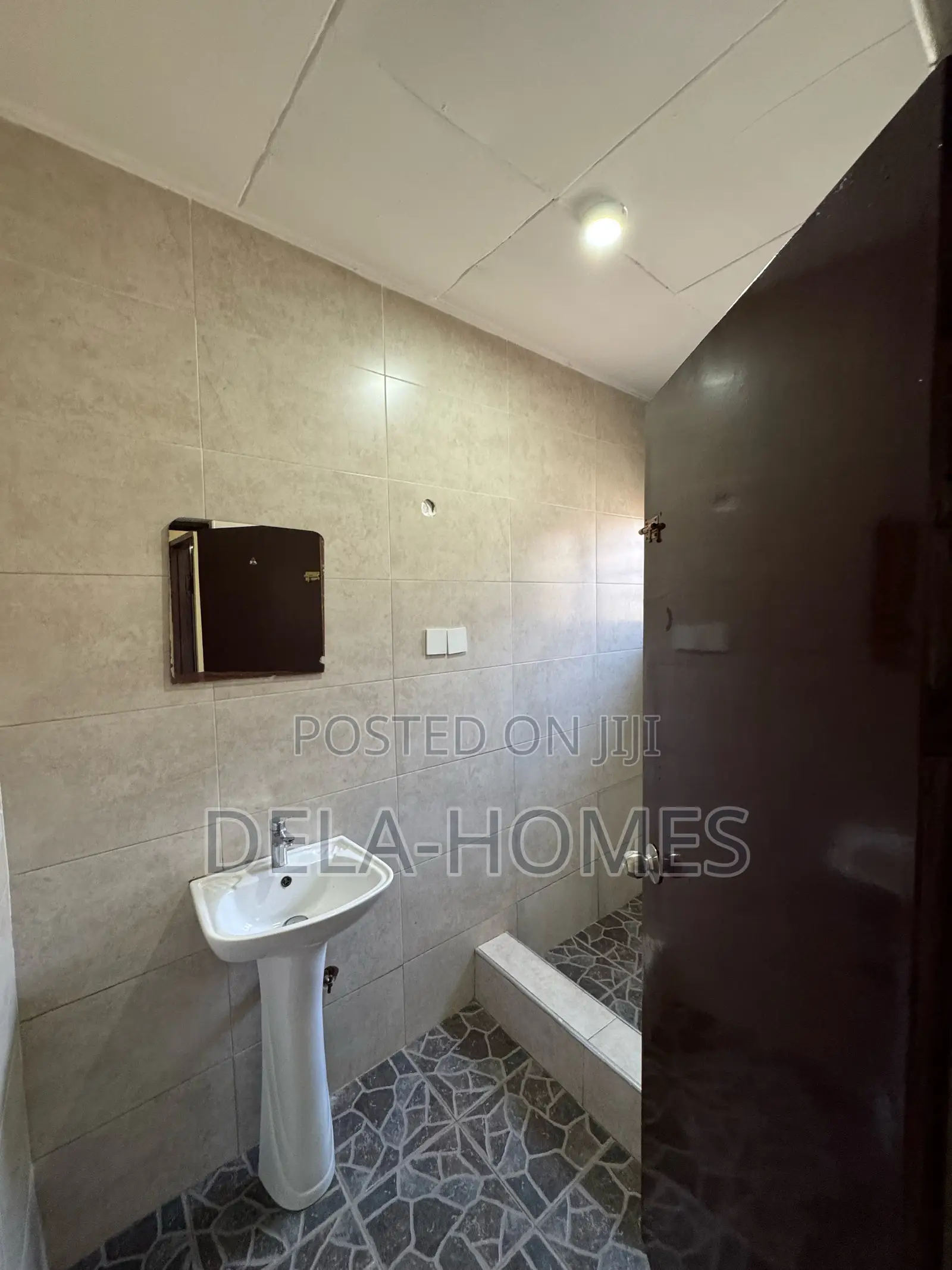 Three-Bedroom Hse for Rent at Adenta 