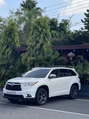 2019 Toyota Highlander, 8 Seater Available for Rent