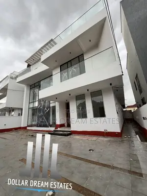 5bdrm House in Madina for sale