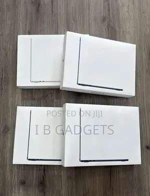 New Apple MacBook Air 2025 M4 13-inch 16GB Intel Core i7 SSD 256GB