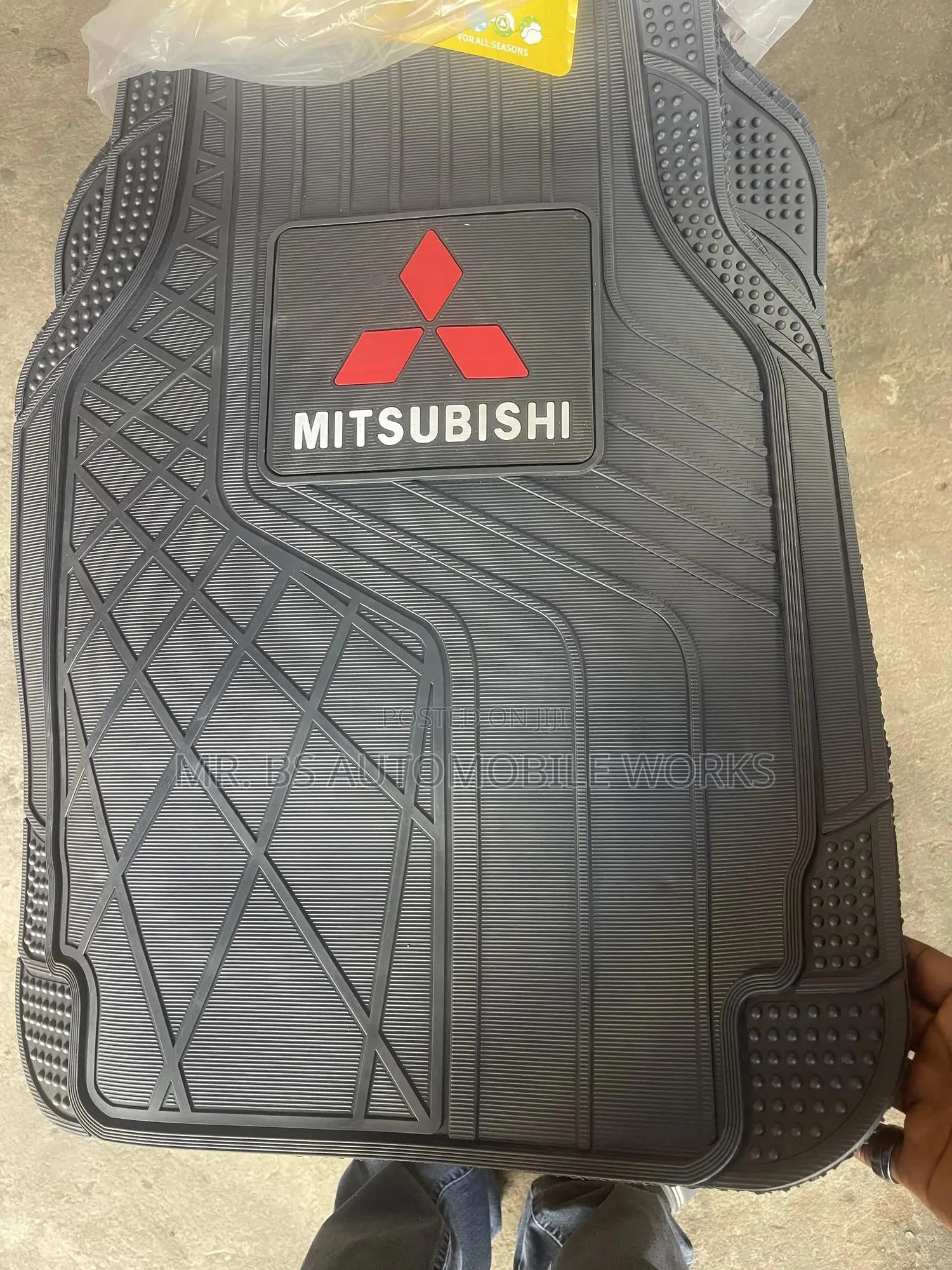 Universal Mitsubishi Floor Mat (Carpet)
