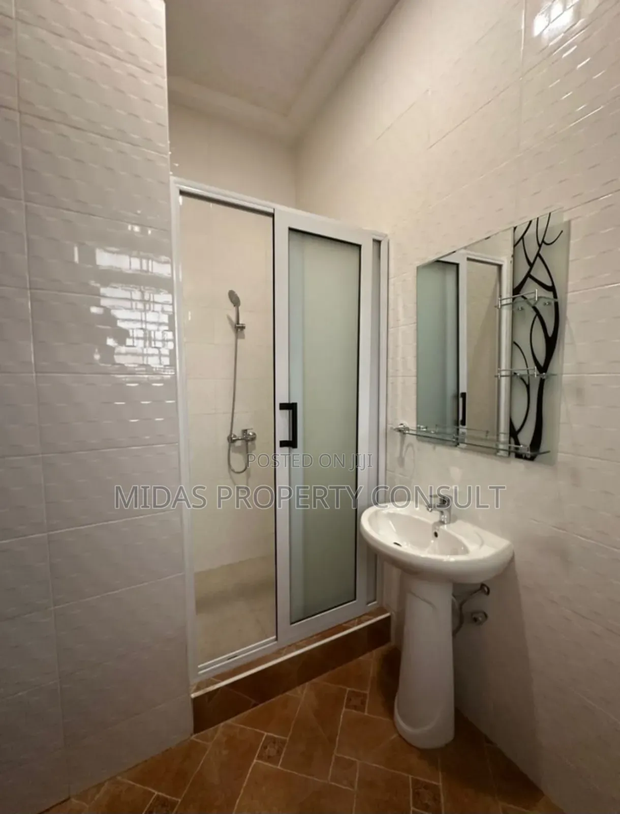 5bdrm House in Lakeside Estates for sale