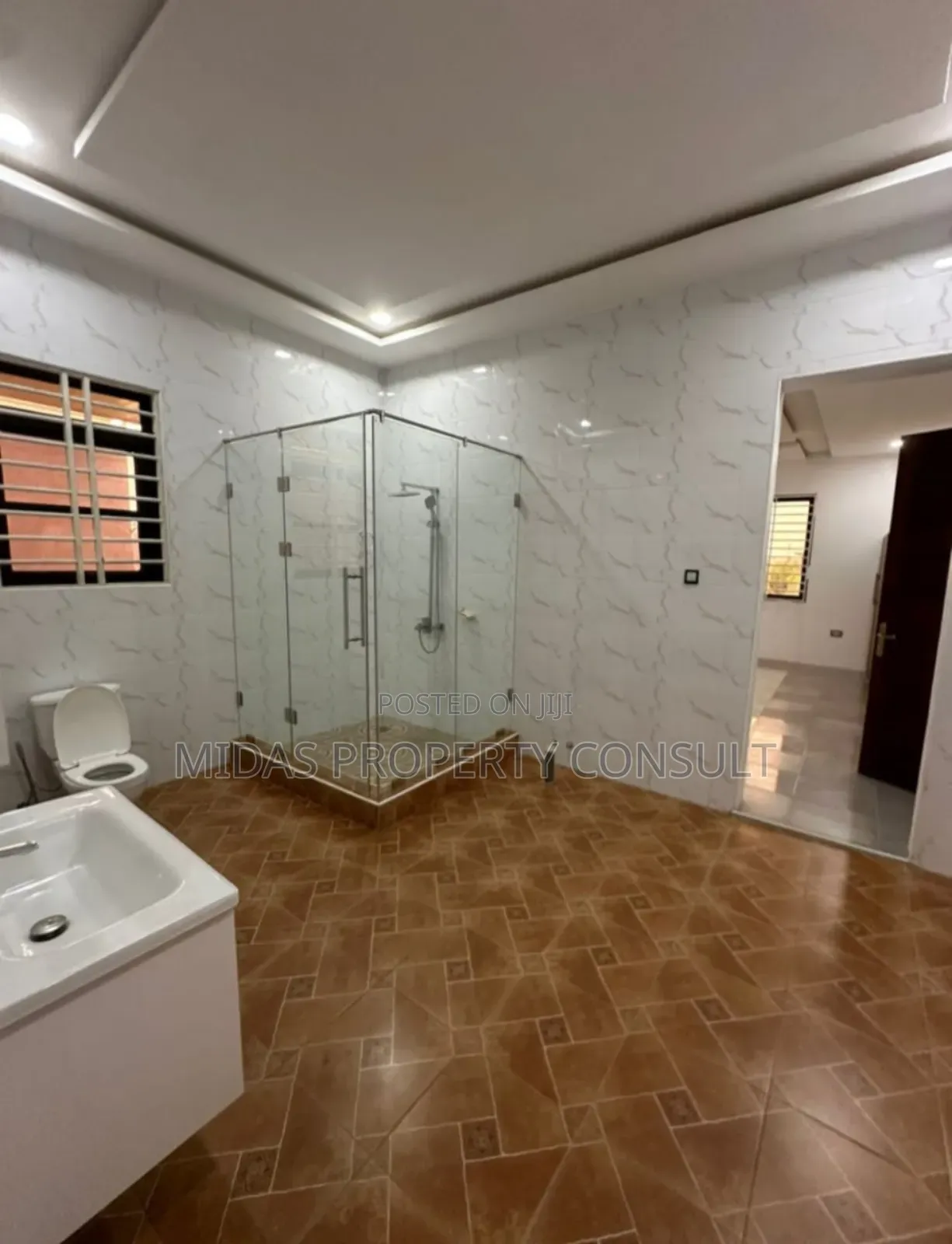 5bdrm House in Lakeside Estates for sale