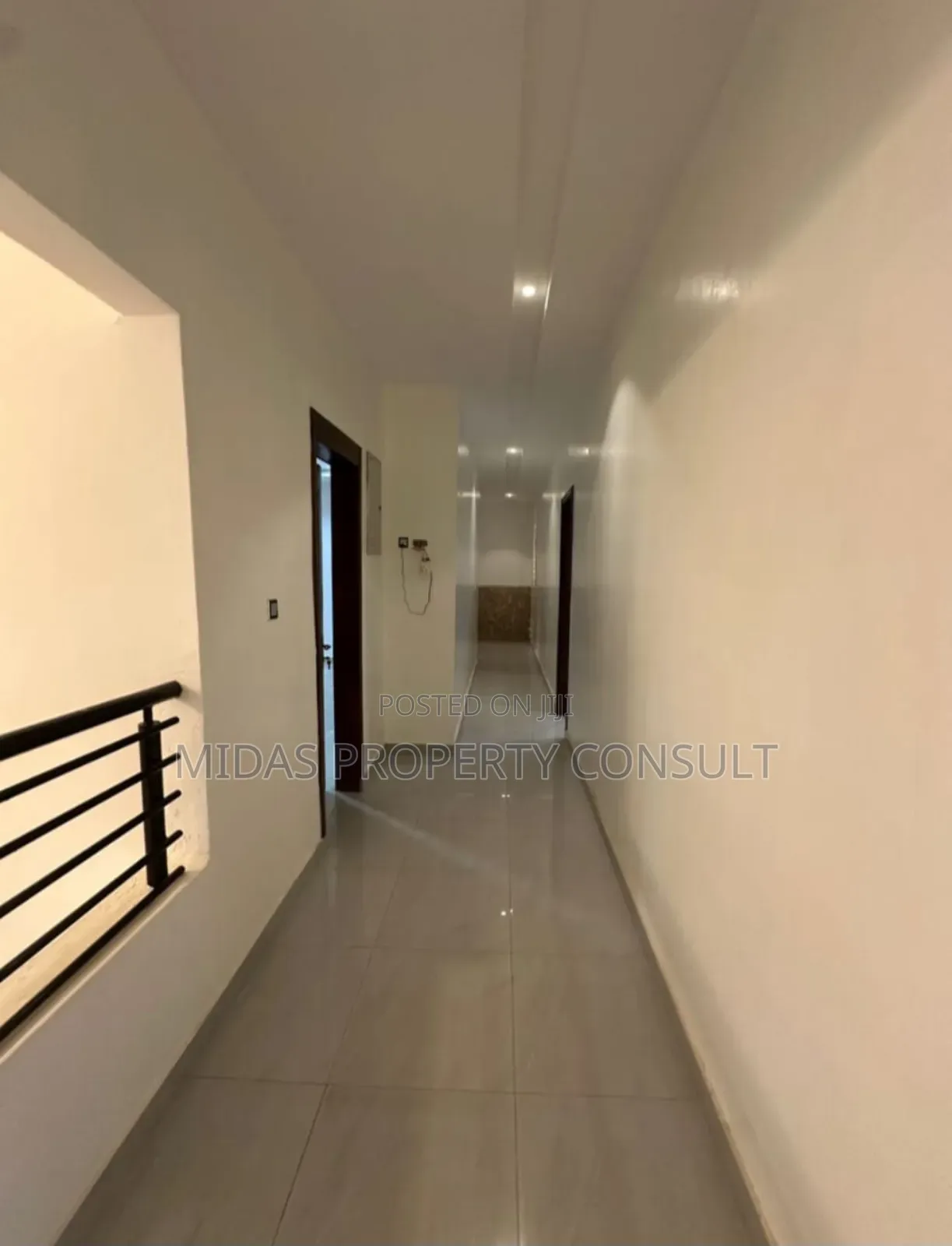 5bdrm House in Lakeside Estates for sale