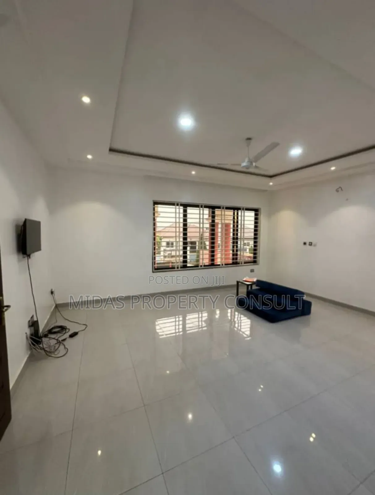 5bdrm House in Lakeside Estates for sale