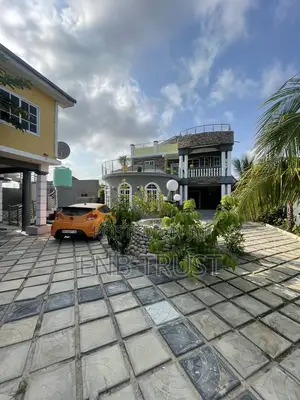 11bdrm Mansion in Tetegu for rent