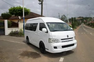 Toyota HiAce 2013 White