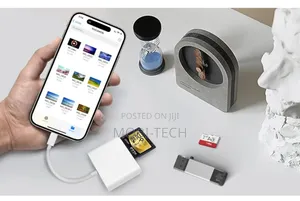3-in-1 Card Reader With a Lightning Connector