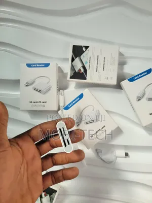 3-in-1 Card Reader With a Lightning Connector