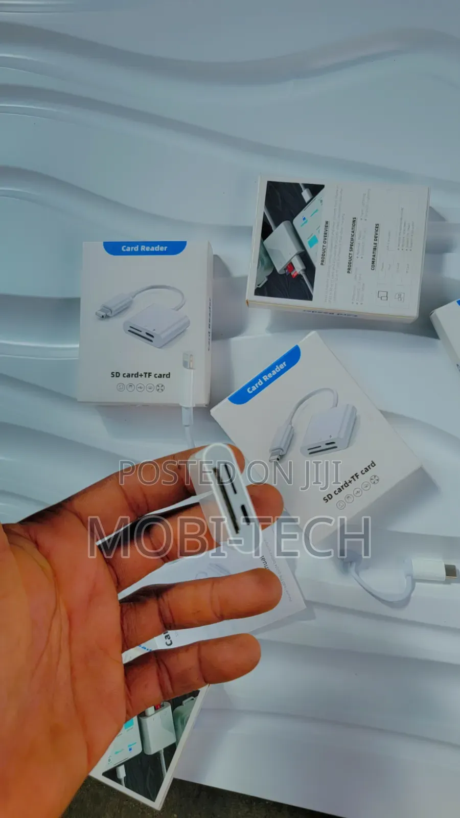 3-in-1 Card Reader With a Lightning Connector