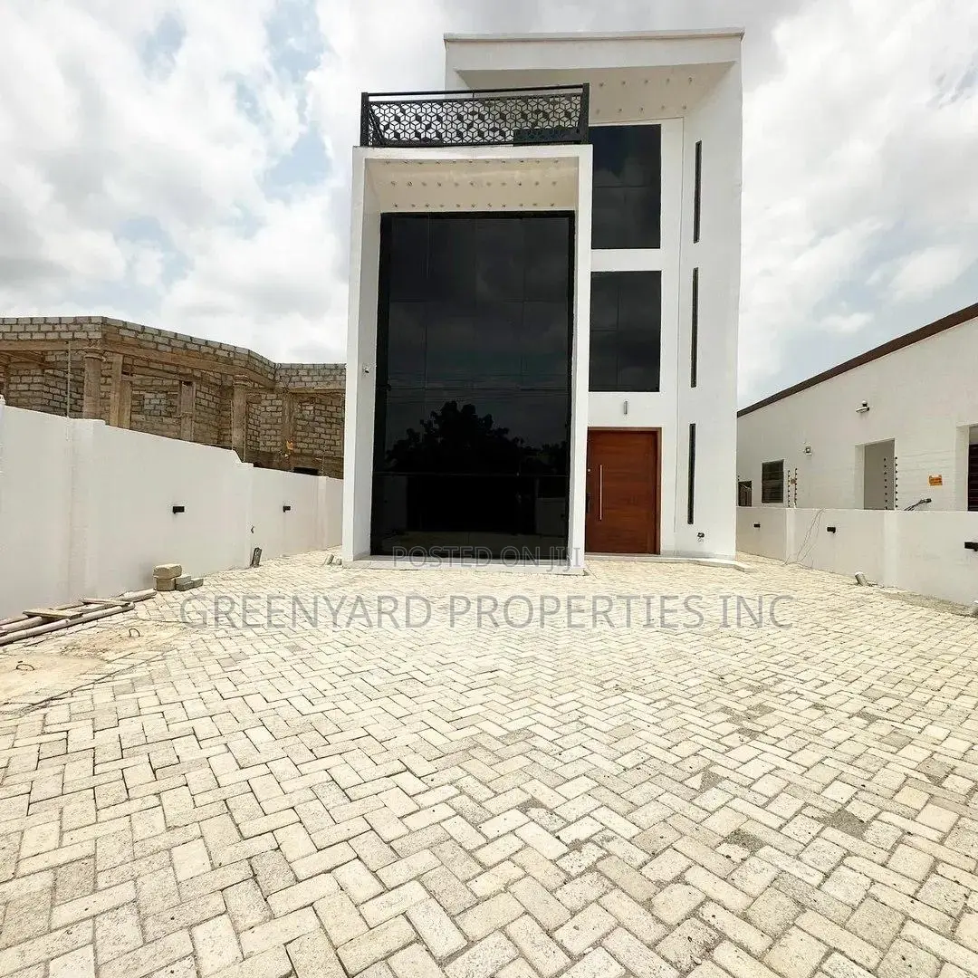 6bdrm House in Hills, East Legon for sale