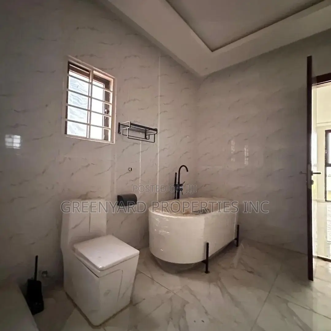 6bdrm House in Hills, East Legon for sale