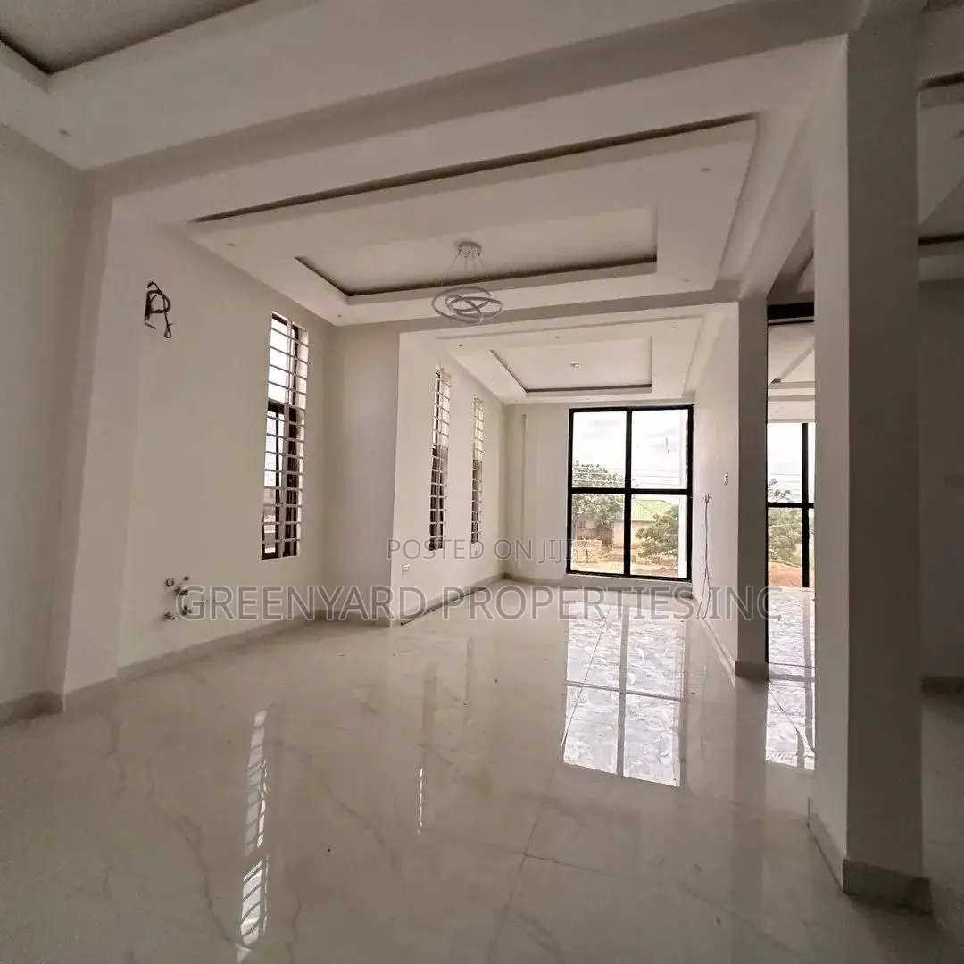 6bdrm House in Hills, East Legon for sale