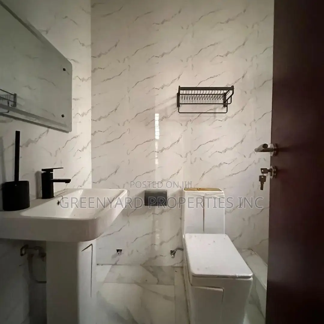 6bdrm House in Hills, East Legon for sale