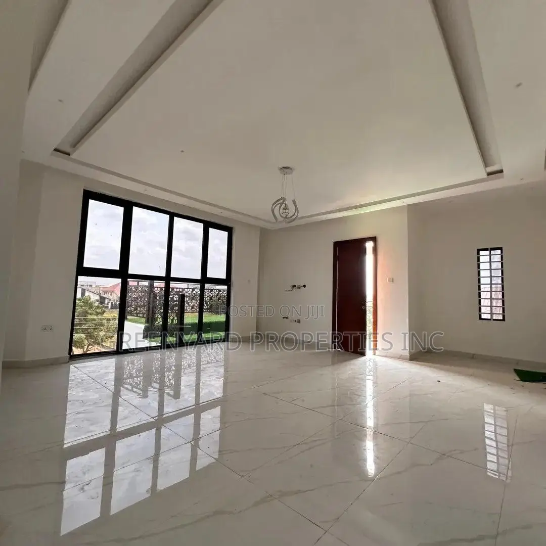 6bdrm House in Hills, East Legon for sale