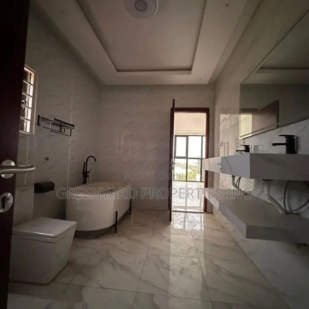 6bdrm House in Hills, East Legon for sale