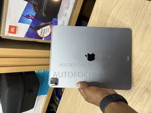 Apple iPad Pro 12.9 (2022) 512 GB Gray