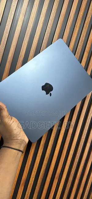 Laptop Apple MacBook Air 2022 M2 8GB Apple M2 SSD 256GB