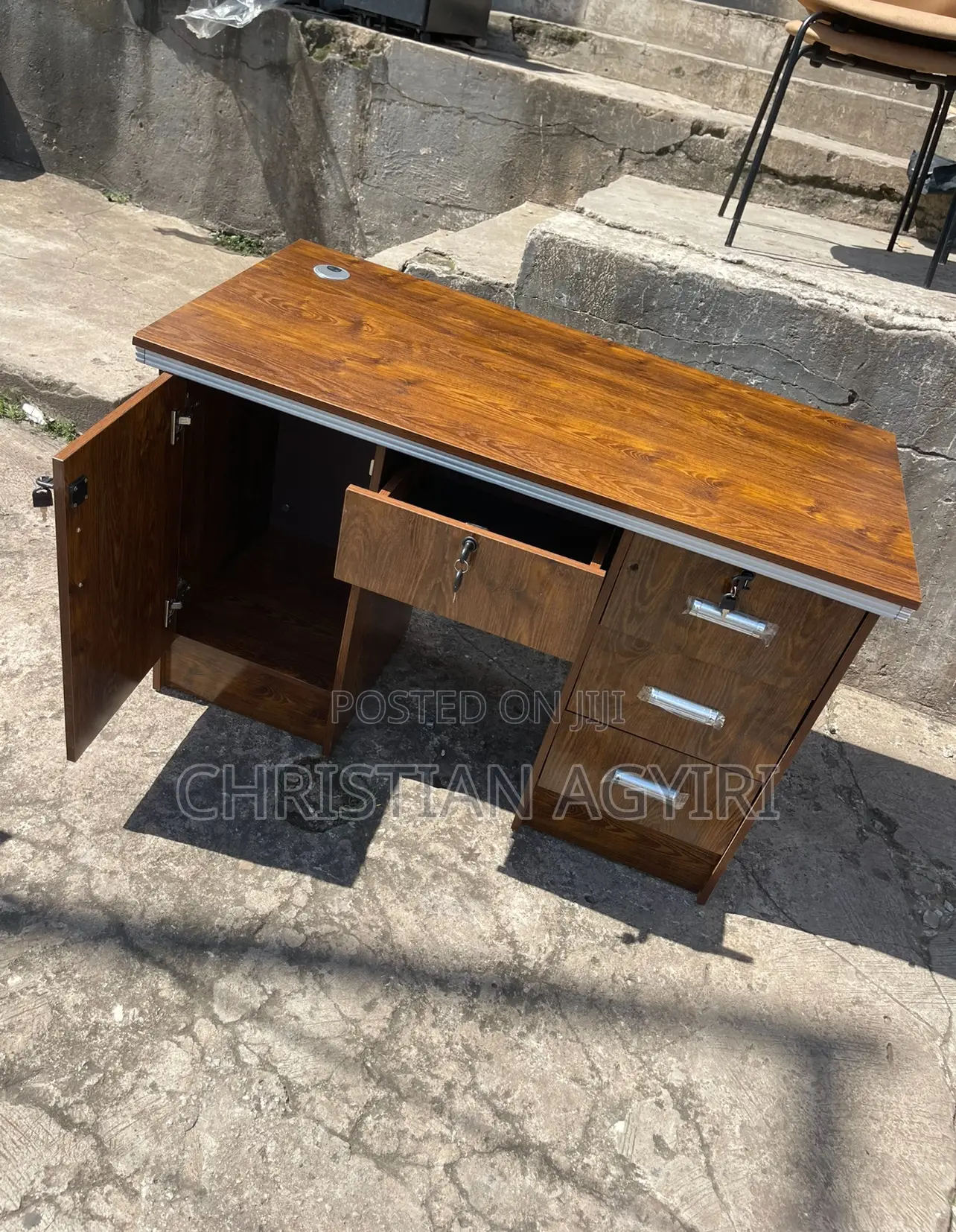 Office Desk/ Table