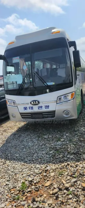 Hyundai Universe 2013 White