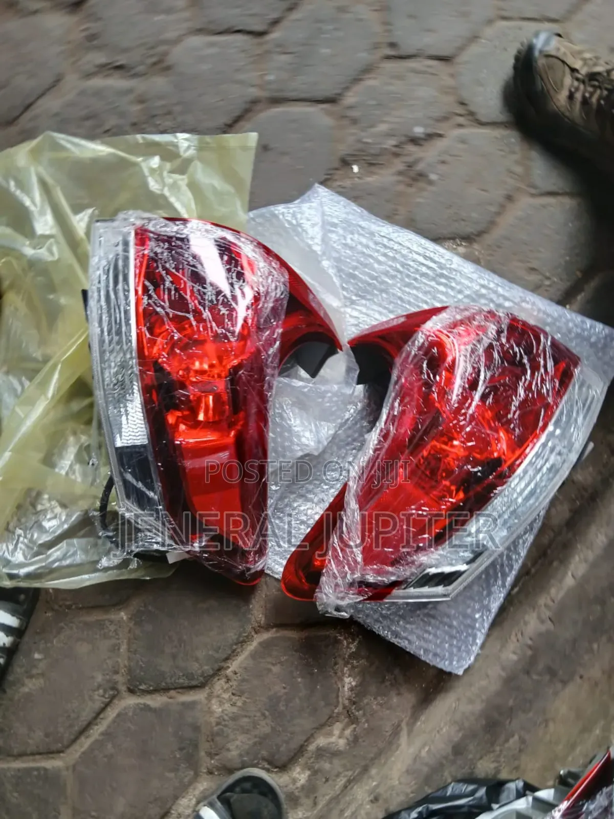 Toyota Venza Tail Light Pair.