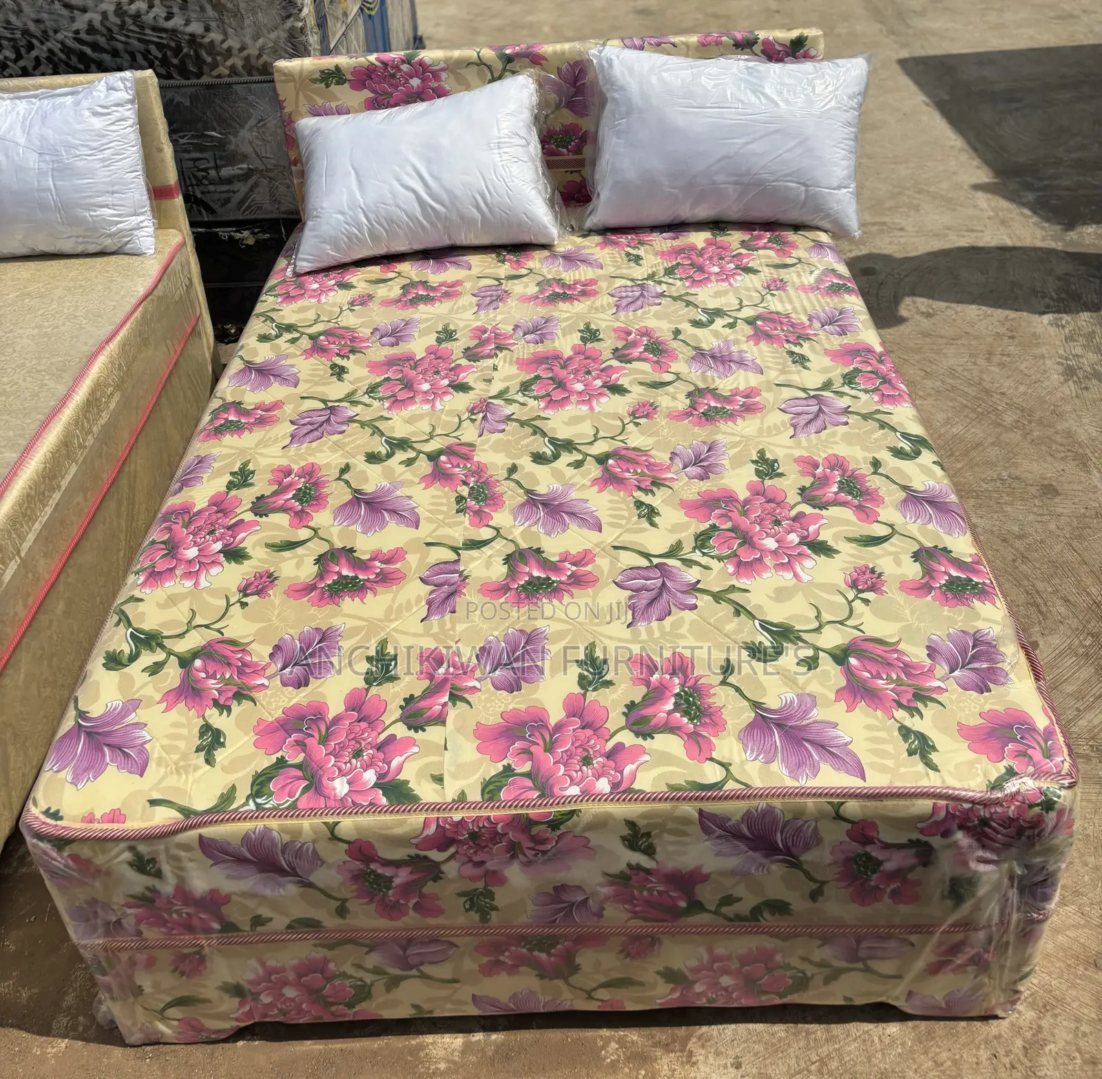 Inbuilt Bed With Pillows ( Cash on Delivery)