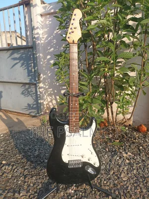 Cruiser by Crafter Strat Style With Padded Bag