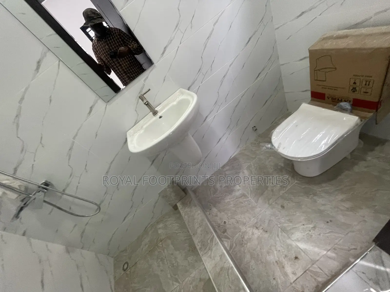 3bdrm House in Luxelooks Properties, East Legon for sale