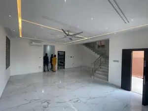 5bdrm House in Luxelooks Properties, Lake Side Estate for sale