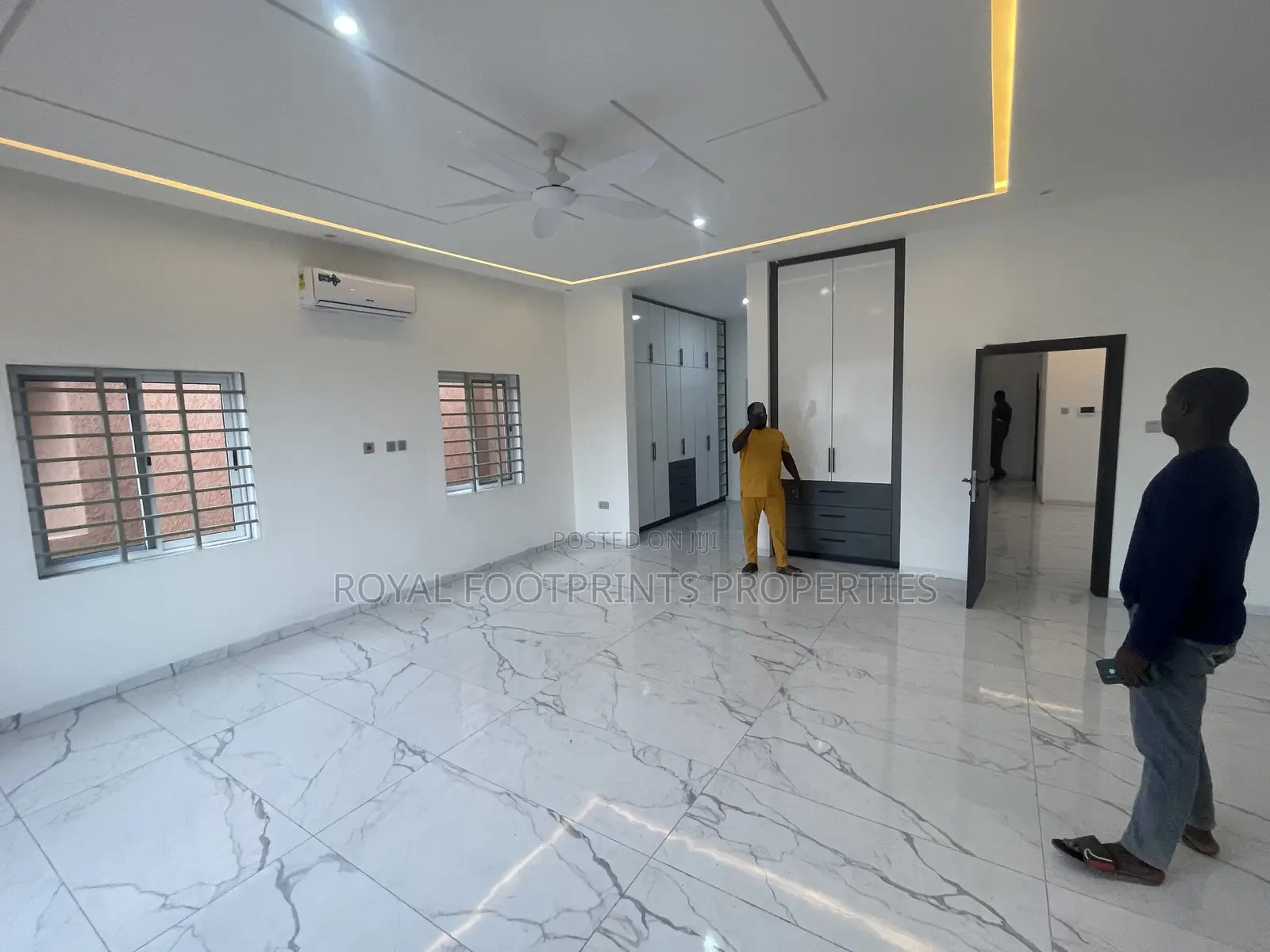 5bdrm House in Luxelooks Properties, Lake Side Estate for sale