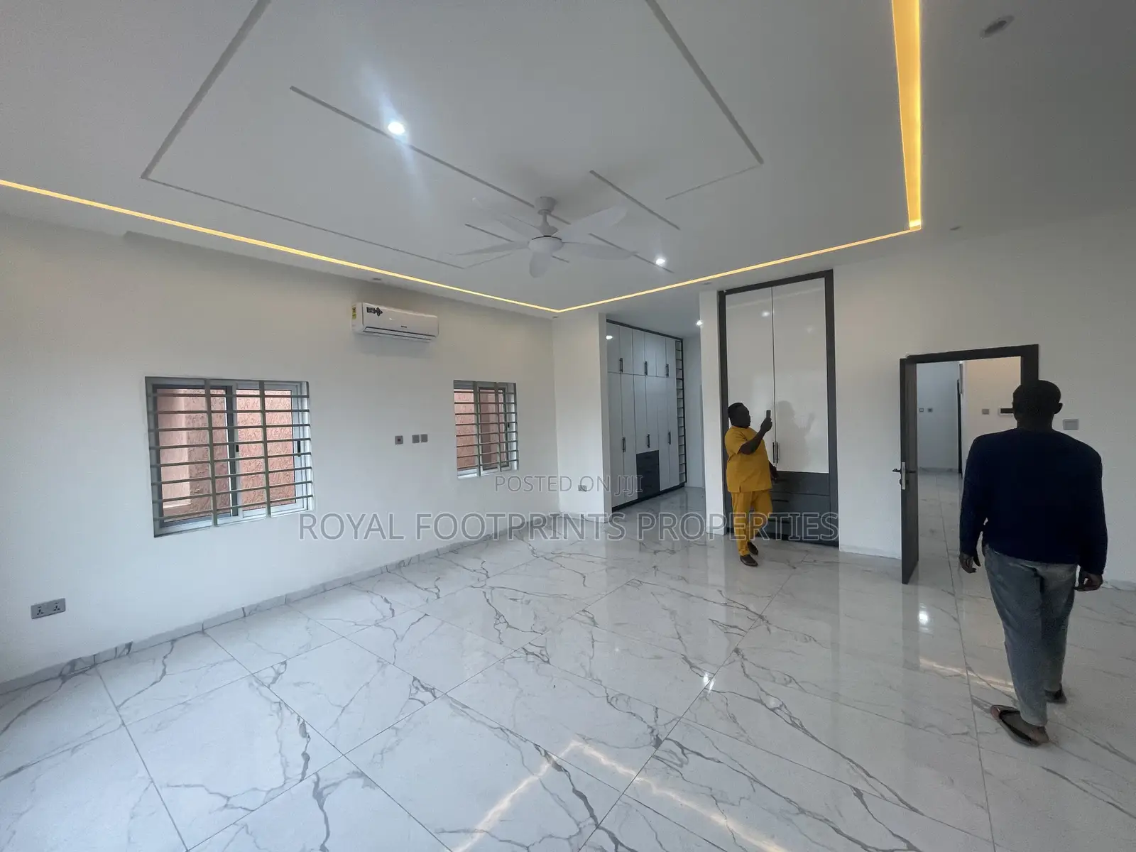 5bdrm House in Luxelooks Properties, Lake Side Estate for sale
