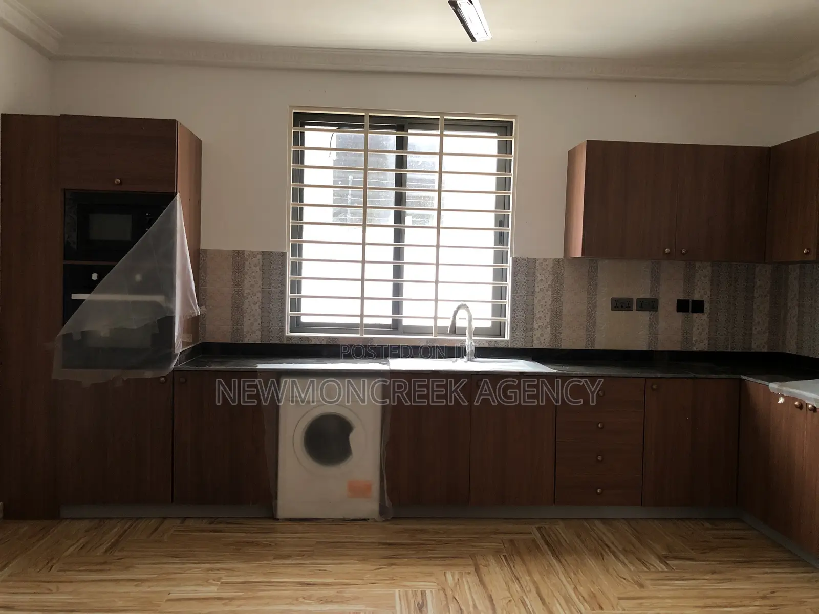 4bdrm Duplex in Ayi Mensah Park, Accra Metropolitan for sale
