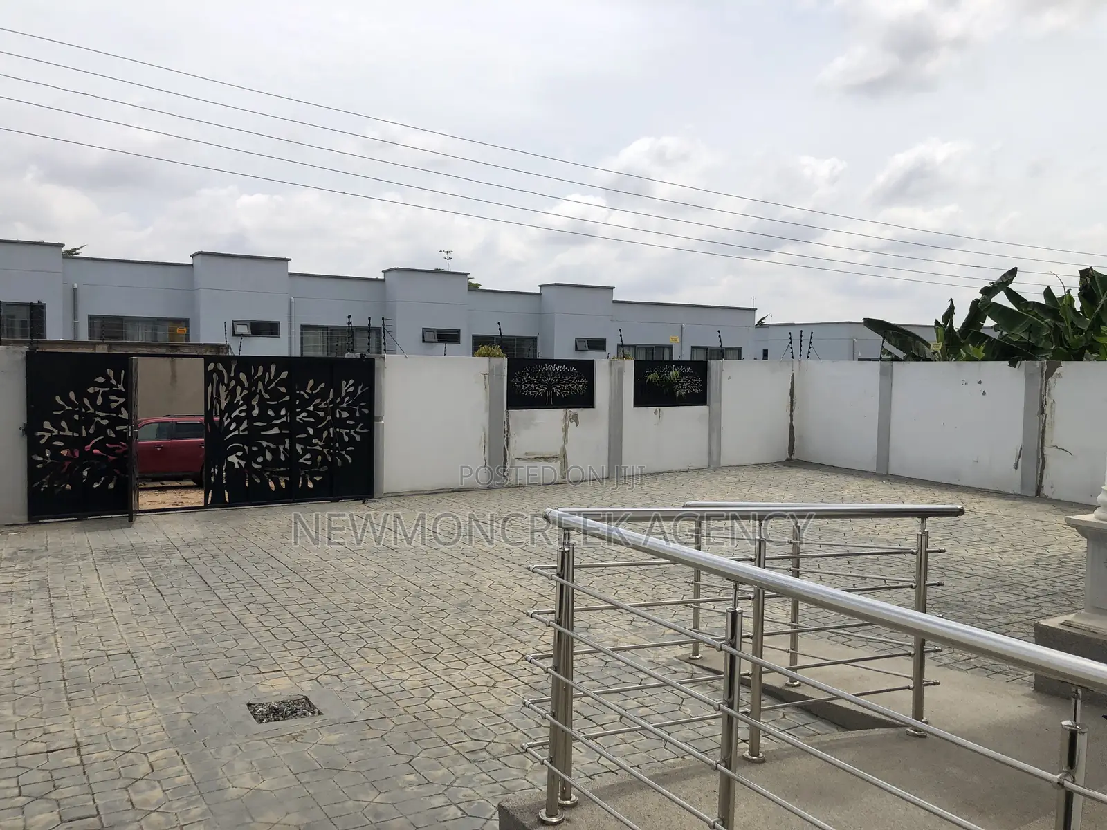 4bdrm Duplex in Ayi Mensah Park, Accra Metropolitan for sale